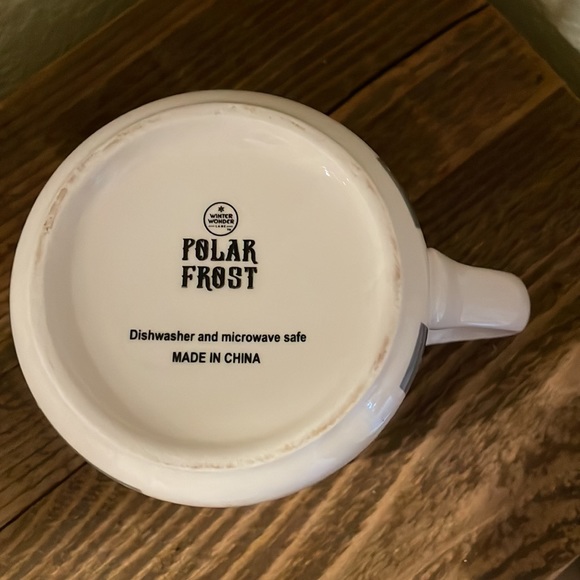 Winter Wonder Lane 16oz Polar Frost ceramic mug, polar bear and snowflake motif - Picture 4 of 7